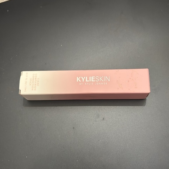 KYLIESkin By Kylie Jenner Clear complexion Correction Stick NIB - Picture 5 of 5